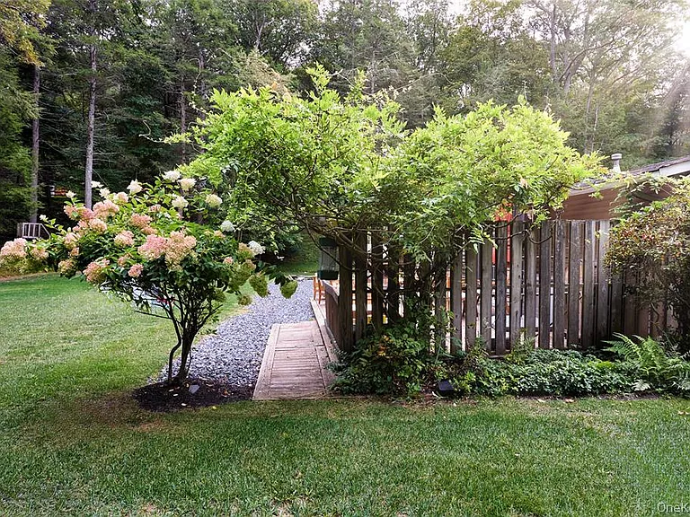 34 Maple Brook Rd — Photo 3