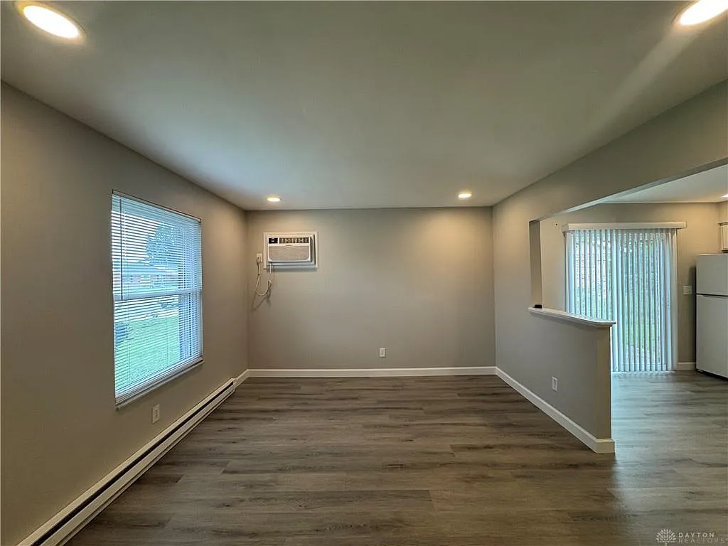 2 bed, 1.0 bath, 850 sqft, $995 — Photo 2