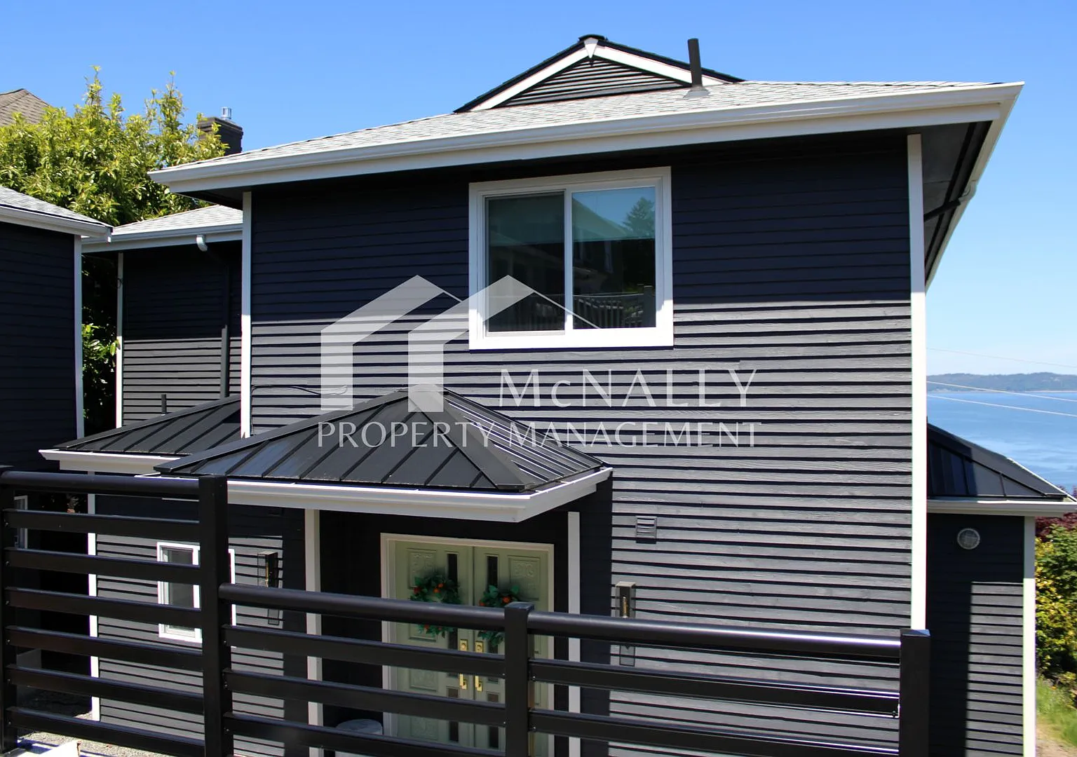 Panoramic Water View Home in Tacoma — Photo 1