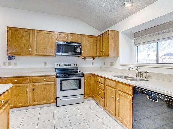 3rd image of 605 Kelsie Cir