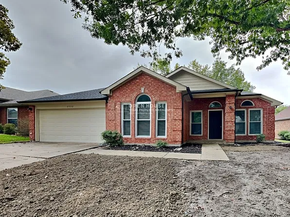 5932 Hillview Dr, Watauga, TX 76148