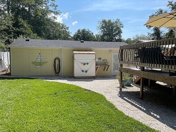 5th image of 582 Beachview Dr SE