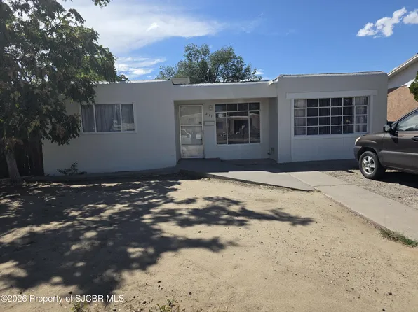2121 Smith Ln, Farmington, NM 87401