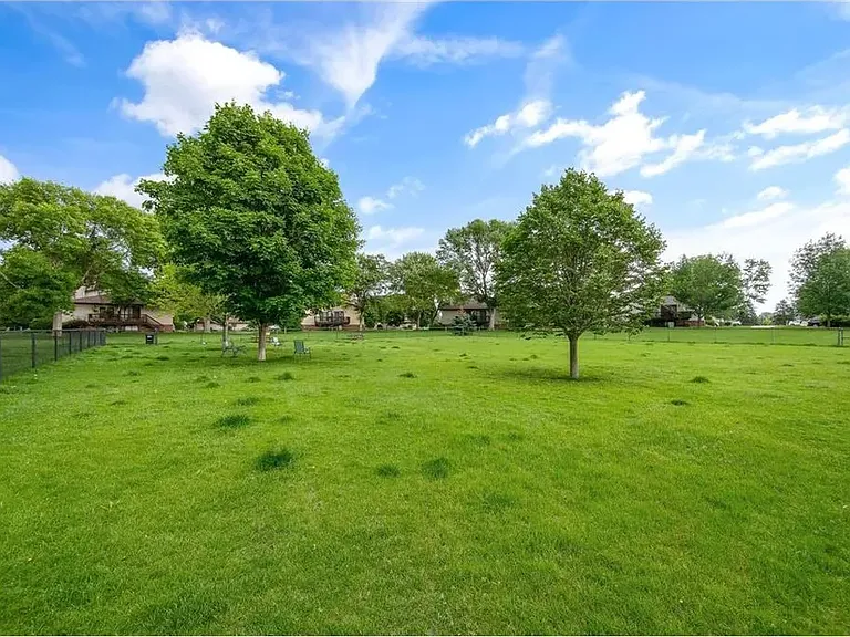 8509 S Maplebrook Cir — Photo 40