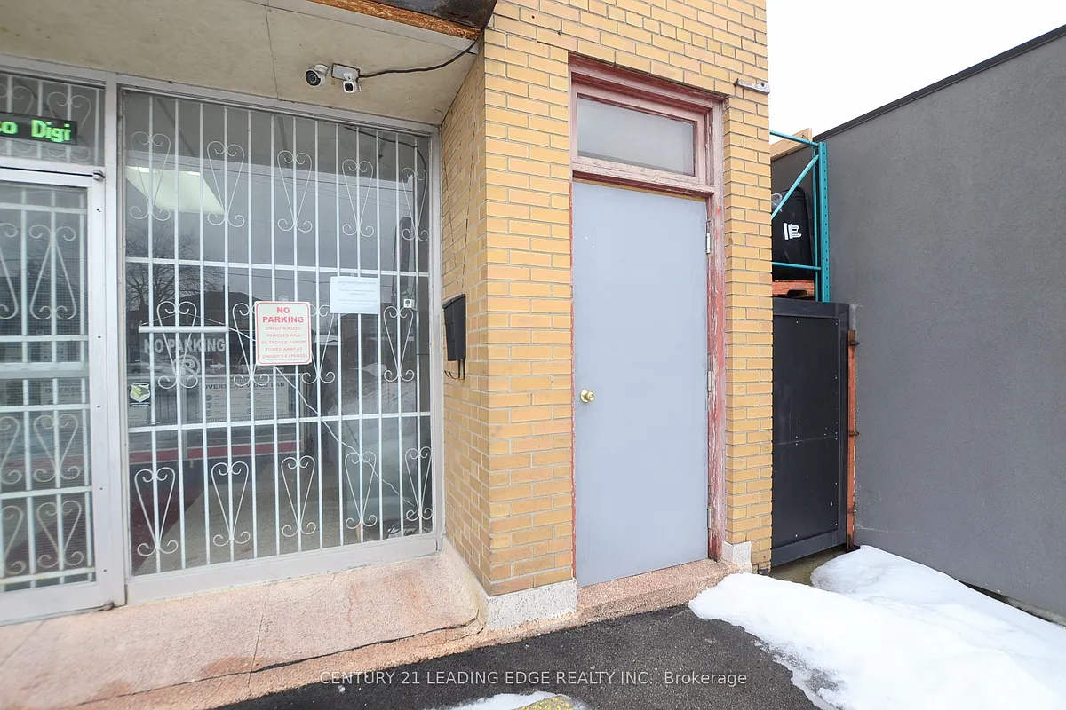 Building Photo - 1359 Wilson Ave #2