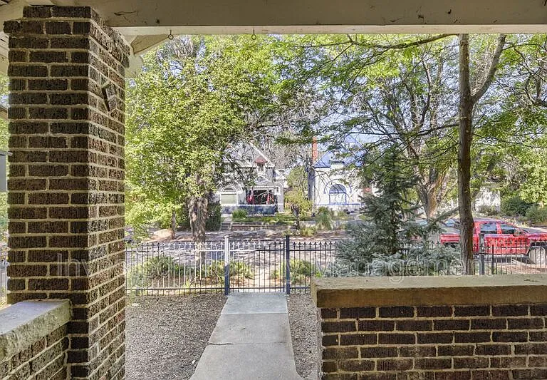 632 S Grant St — Photo 3