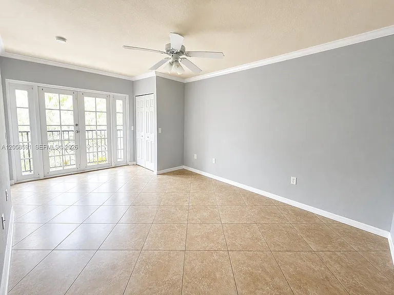1000 Palm Trl #10 — Photo 3