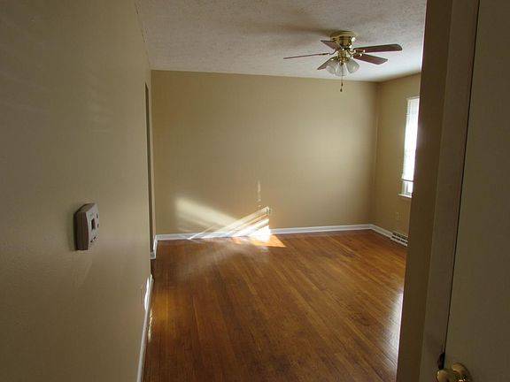 2nd image of 313 Ashgrove Dr