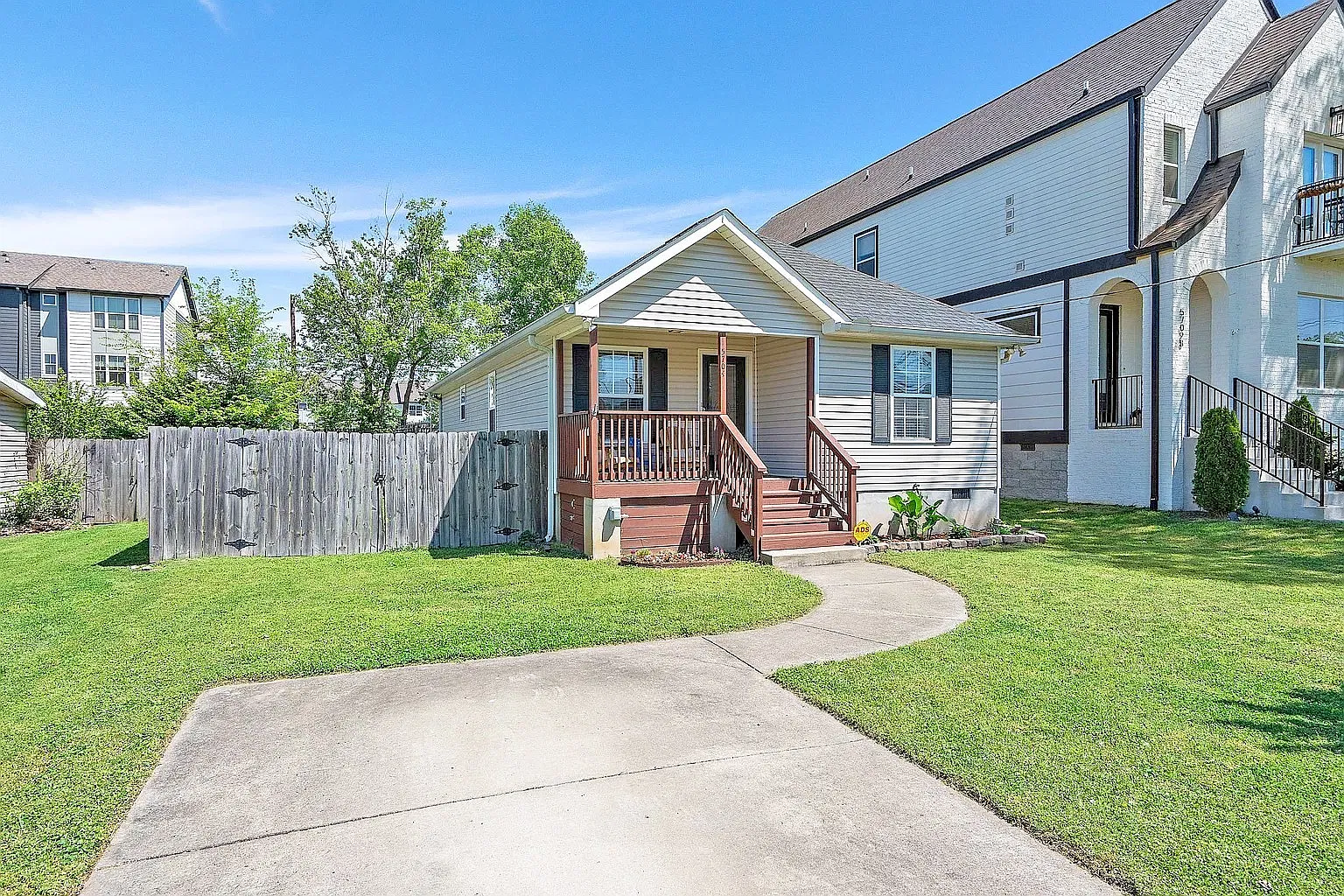 3 bed, 2.0 bath, 1210 sqft, $2,950 — Photo 3