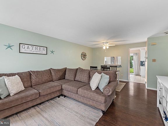 3rd image of 53 Bark Hollow Ln