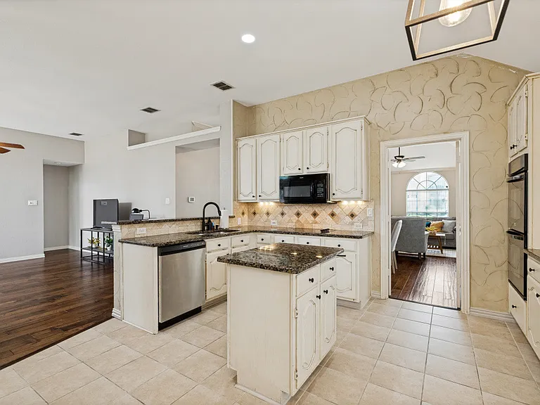 11410 New Orleans Dr — Photo 12