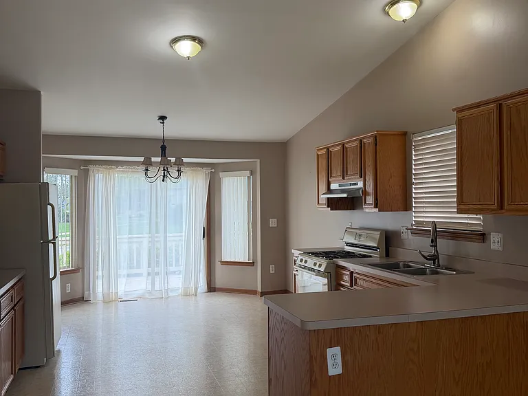 30300 Madison Ave — Photo 5
