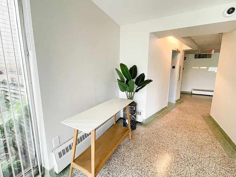 125 Raymond St — Photo 3