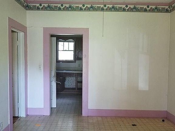 2nd image of 610 S Washington St