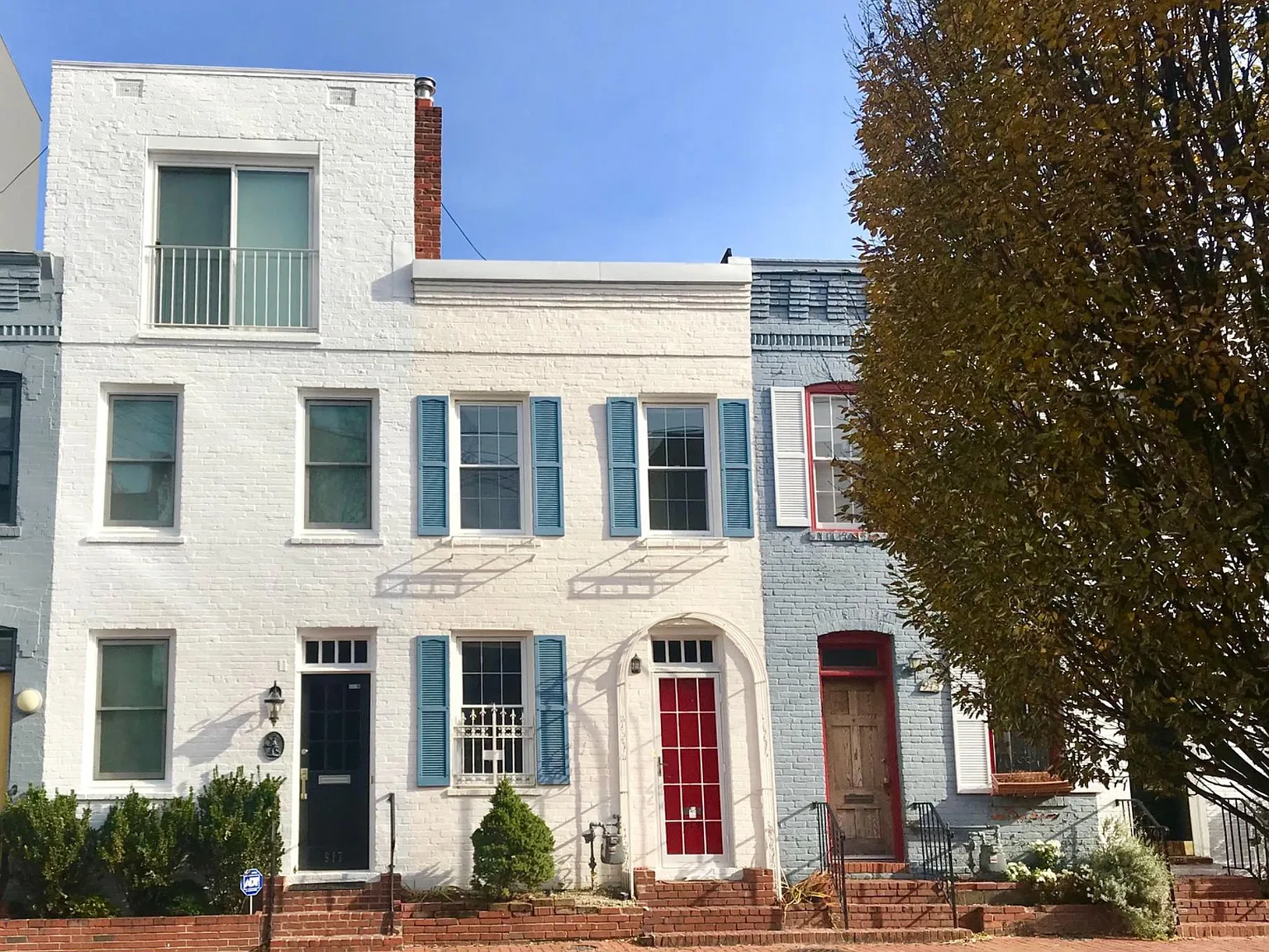 2 bed, 1.0 bath, 672 sqft, $3,200 — Photo 1