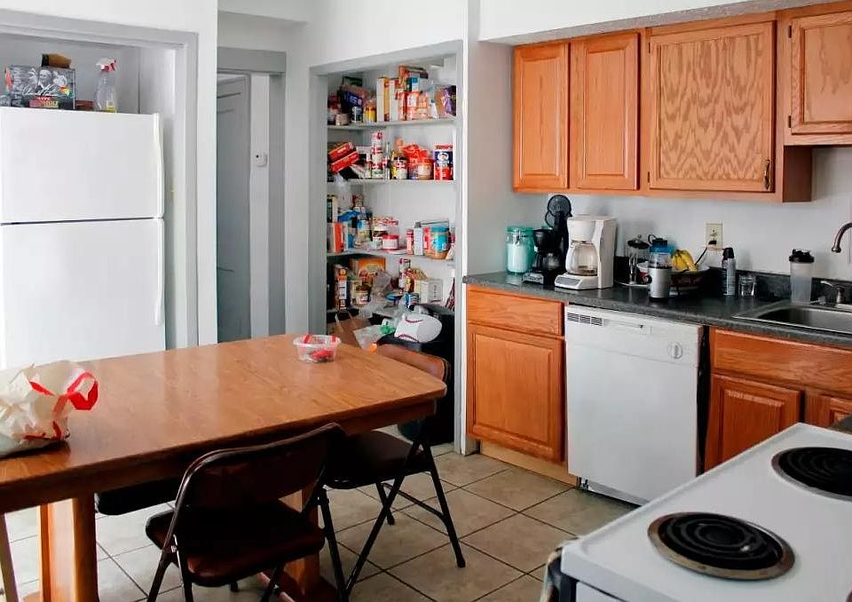 2nd image of 2215 Neil Ave
