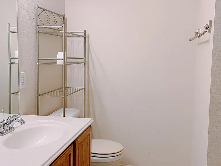 2910 Sandleigh Dr — Photo 21