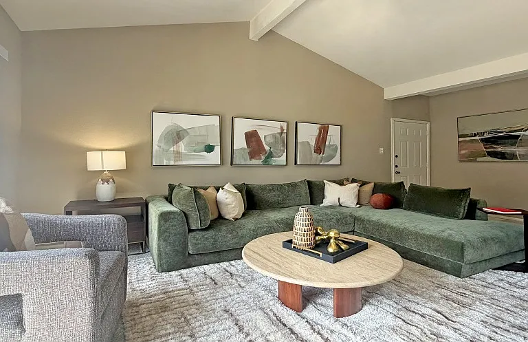 Woodlake Oaks Apartments — Photo 15
