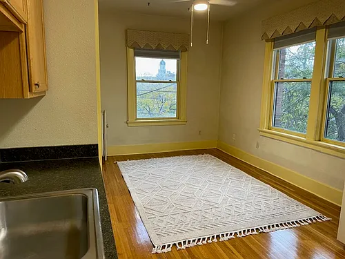 131 West Alder Street - E Photo 1