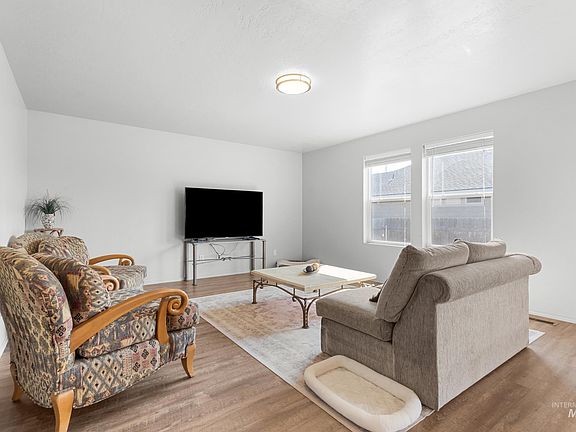 5th image of 4633 N Dyver Ave