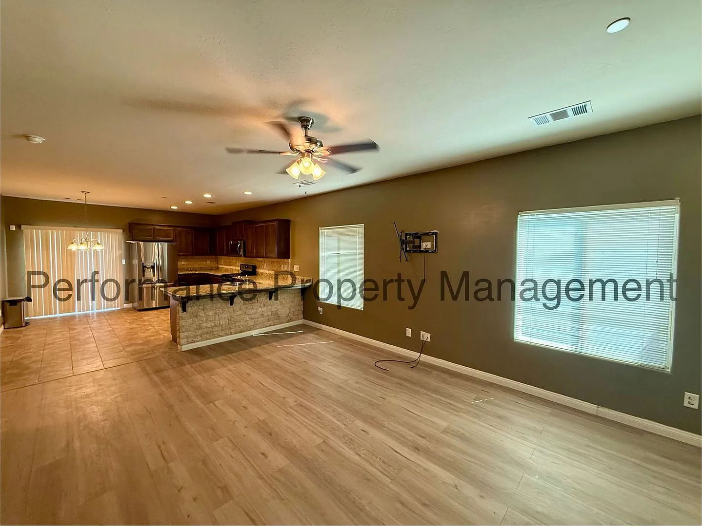 Spacious 4 Bed/3 Bath S Bakersfield Home w/ RBP & Deposit Alternative Option — Photo 3