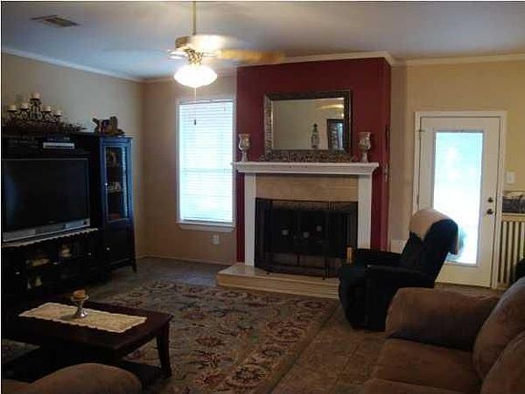 3rd image of 213 Nicole Dr