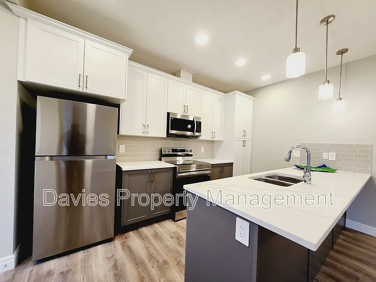 1693 Cavanagh Blvd SW #MAIN — Photo 2