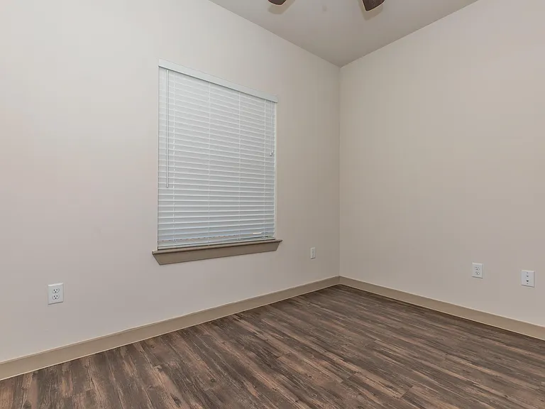 1900 W Dove Ave — Photo 29