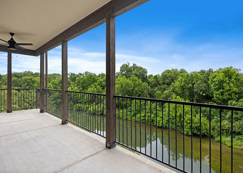 Waters Edge Apartments in Georgetown, TX