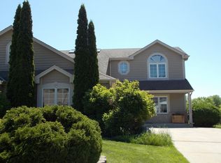 N48W16091 Lone Oak Ln, Menomonee Falls, WI