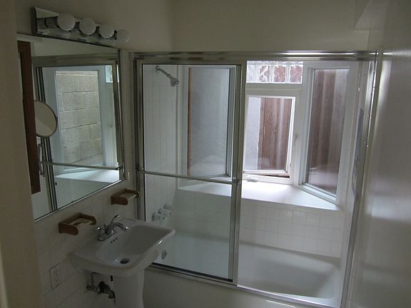 3rd image of 113 E 15th St APT 1