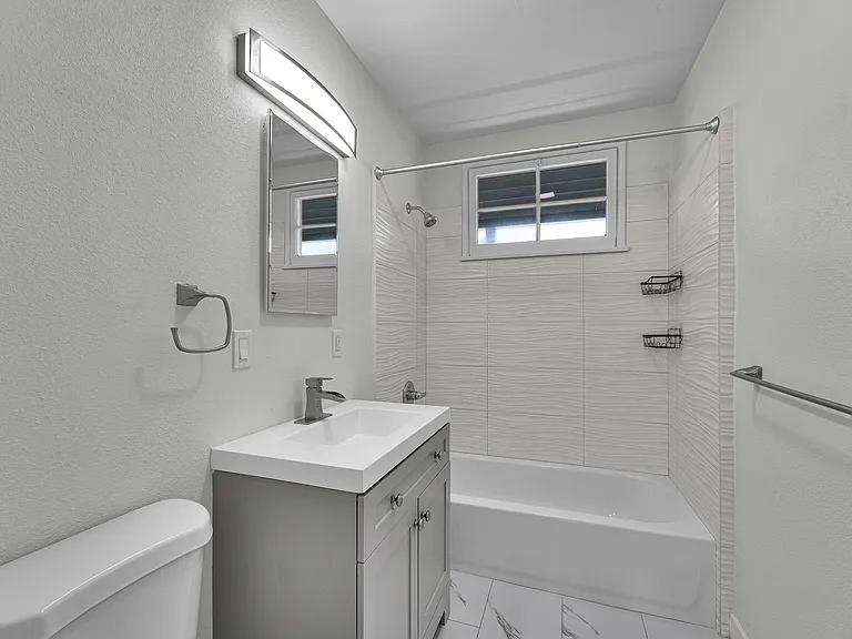 10706 Holman Ave — Photo 11