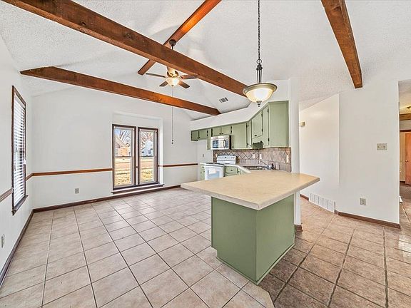 2nd image of 7821 Hickory Meadow Rd