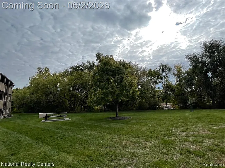 8719 Meadowbrook Dr — Photo 12