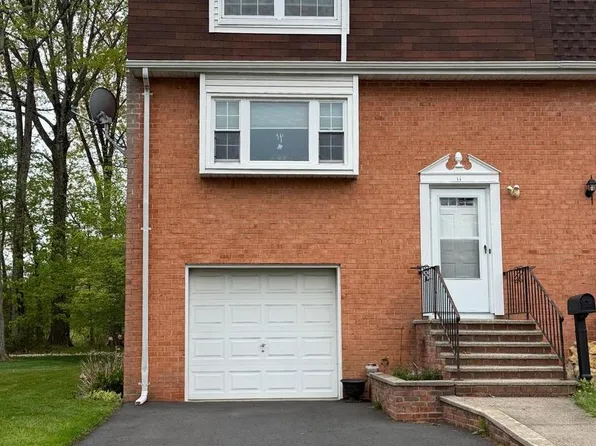 11 Featherbed Ct, Lawrence Township, NJ 08648