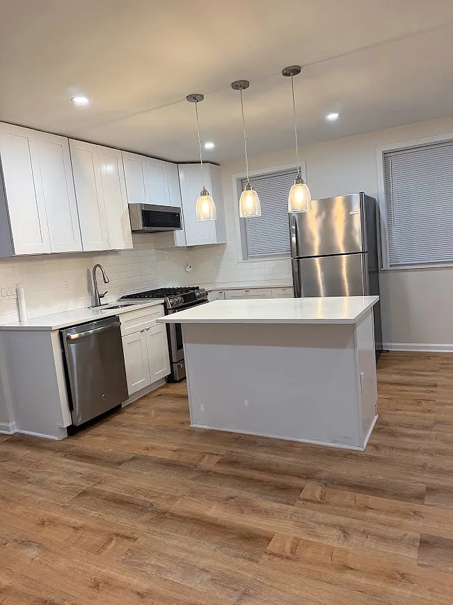 5998 Henry Ave — Photo 1