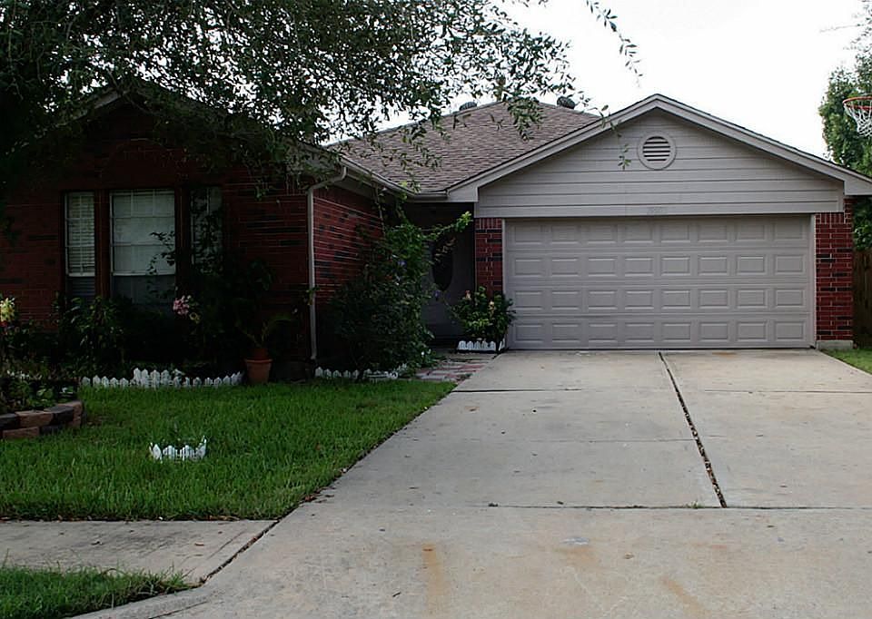 1st image of 15503 Town Green Dr