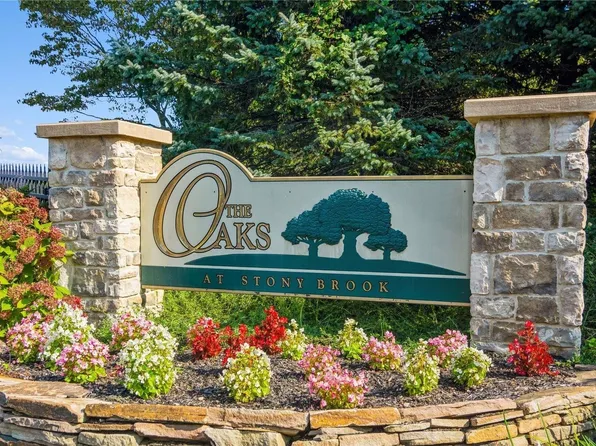 20 Oak Run #20, Stony Brook, NY 11790