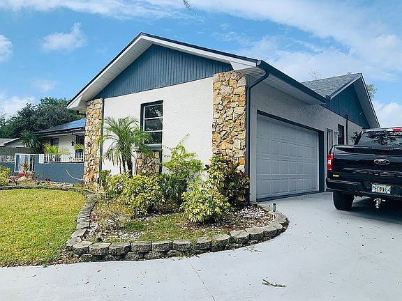 4th image of 3233 Briar Way