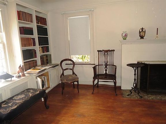 2nd image of 1131 N Grove Ave