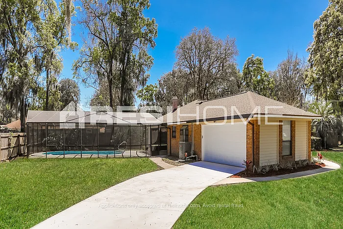 1258 Palm Dr — Photo 3