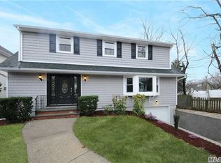 8 Cross Rd, Bayville, NY 11709