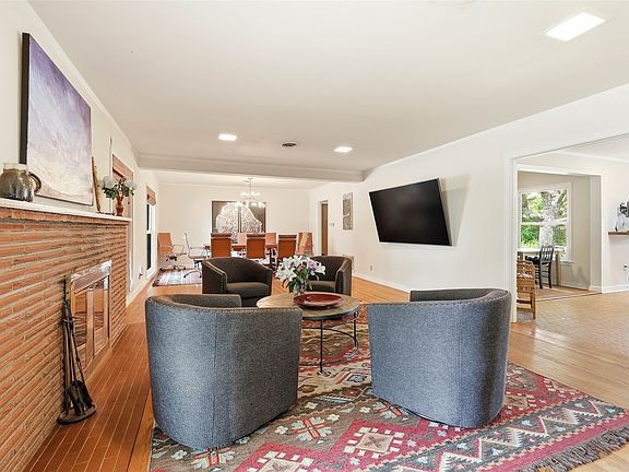2nd image of 2316 Houston Pl