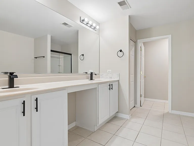1952 Crenshaw Cir #1952 — Photo 10