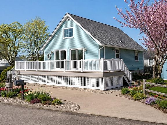 2nd image of 24 Redwood Dr