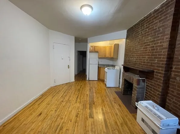 426 West 48th Street image 1 of 5