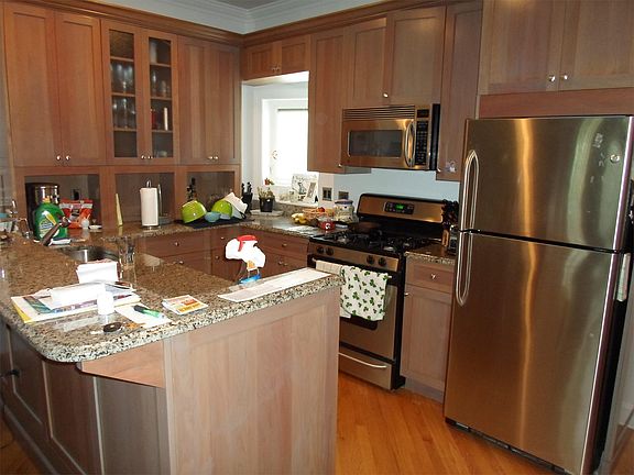 3rd image of 1447 W Berteau Ave