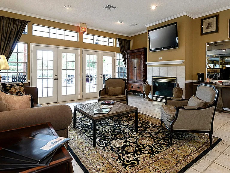 Lake Crossing Apartments — Photo 5