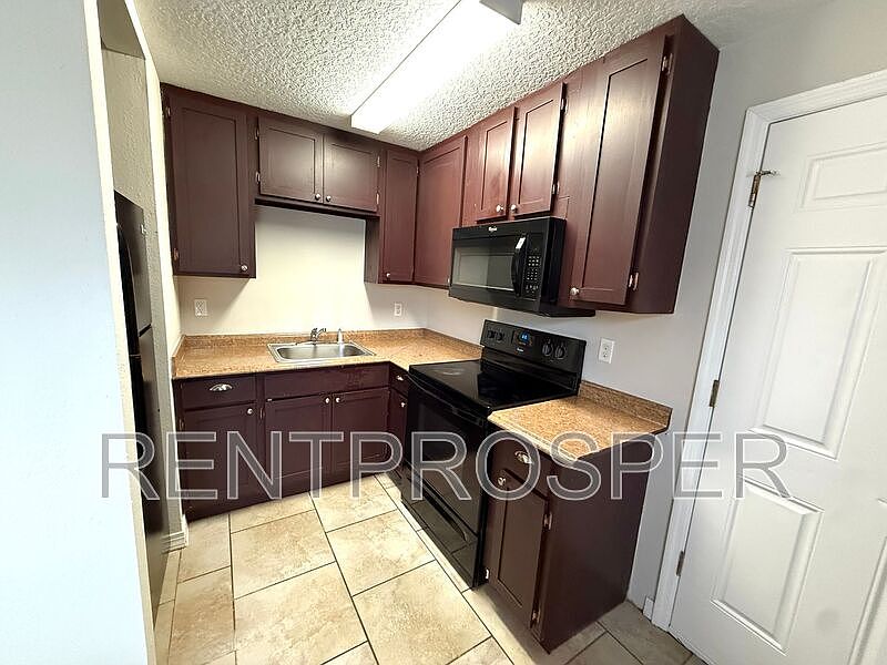1st image of 810 Eresken Ave APT B