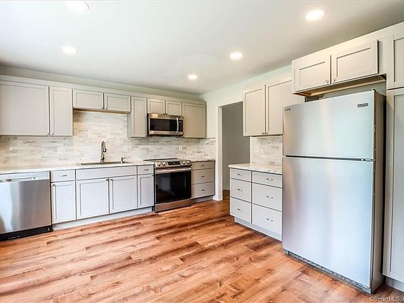 3rd image of 7 Bridgewater Cmn #7